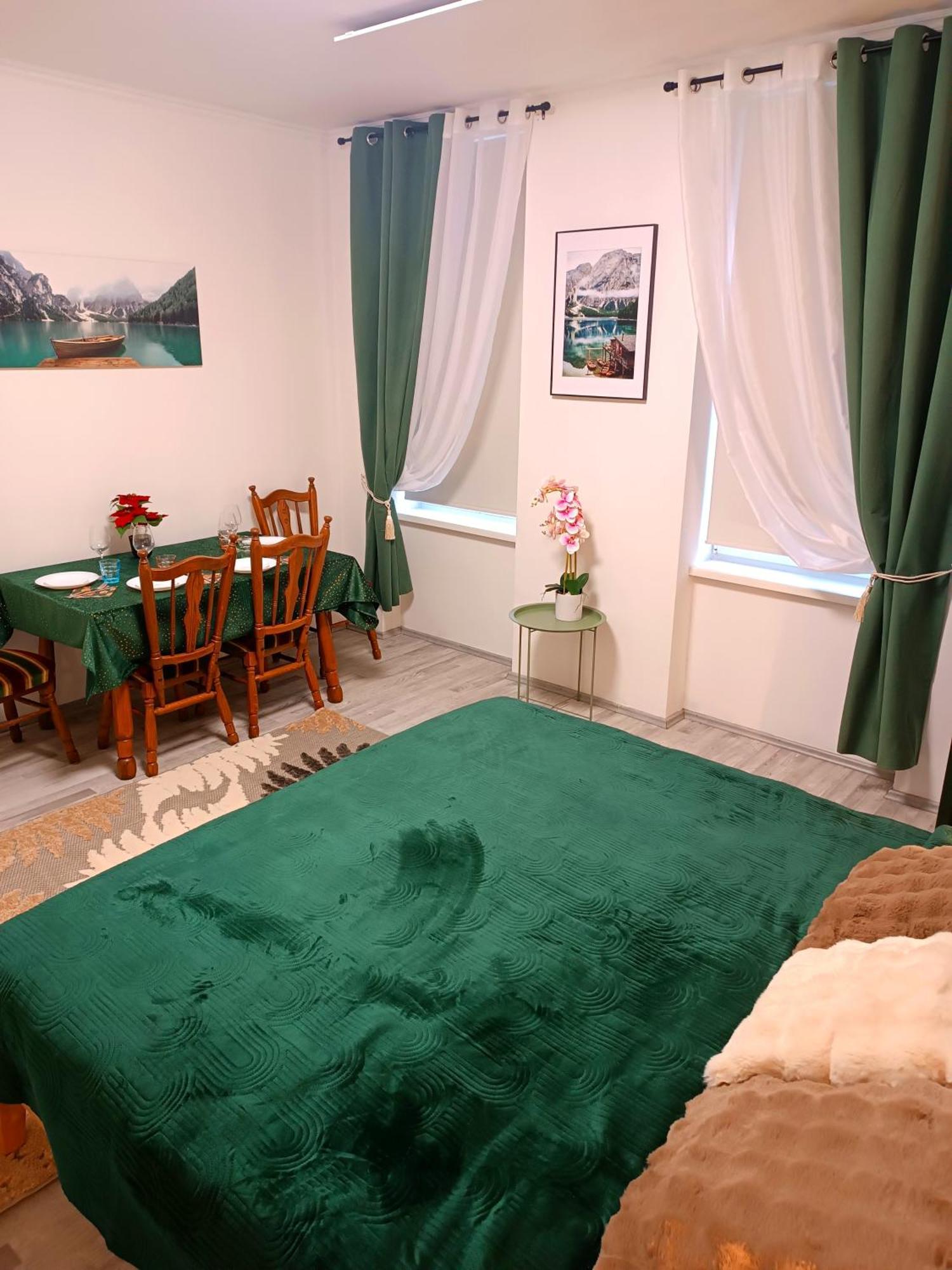 Family Apartments 2 Room'S Centre Muerzzuschlag ภายนอก รูปภาพ